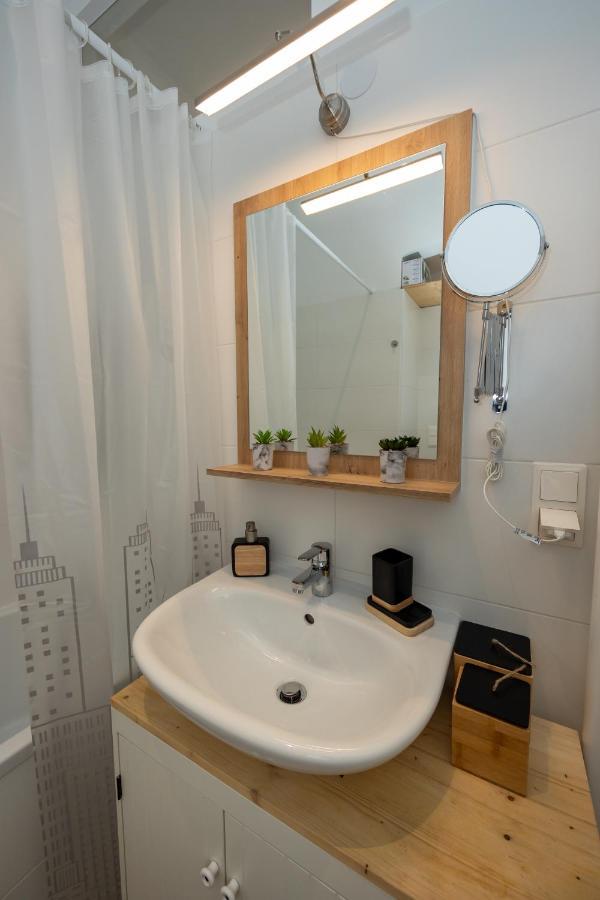 Delightful 1 Bedroom Near Schoenbrunn And Westbahnhof With Big Porch Вена Экстерьер фото
